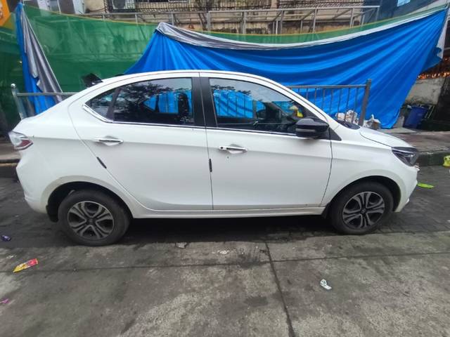 https://images10.gaadi.com/usedgaadi-sellcar/UsedCar/e5f0c7f3-b246-4f0e-b774-dac53d4461a7/daf7b5fa-ac4d-48aa-8bc7-d7ea6837555c.jpeg?imwidth=6401