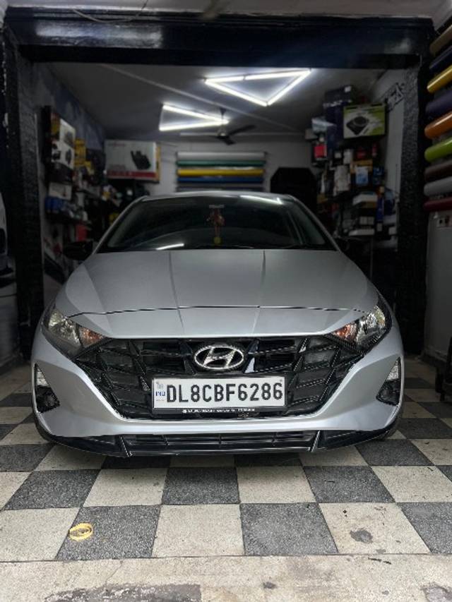 https://images10.gaadi.com/usedgaadi-sellcar/UsedCar/e5f0f12ba/2f54aeaa-d6dd-49d6-b02a-106e211d7212.jpeg?imwidth=6400