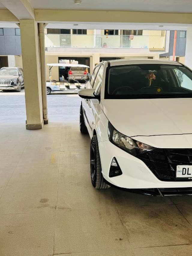 https://images10.gaadi.com/usedgaadi-sellcar/UsedCar/e5f0f12ba/d3e881b4-30aa-4e44-87e3-53c22e83bd3a.jpeg?imwidth=6402