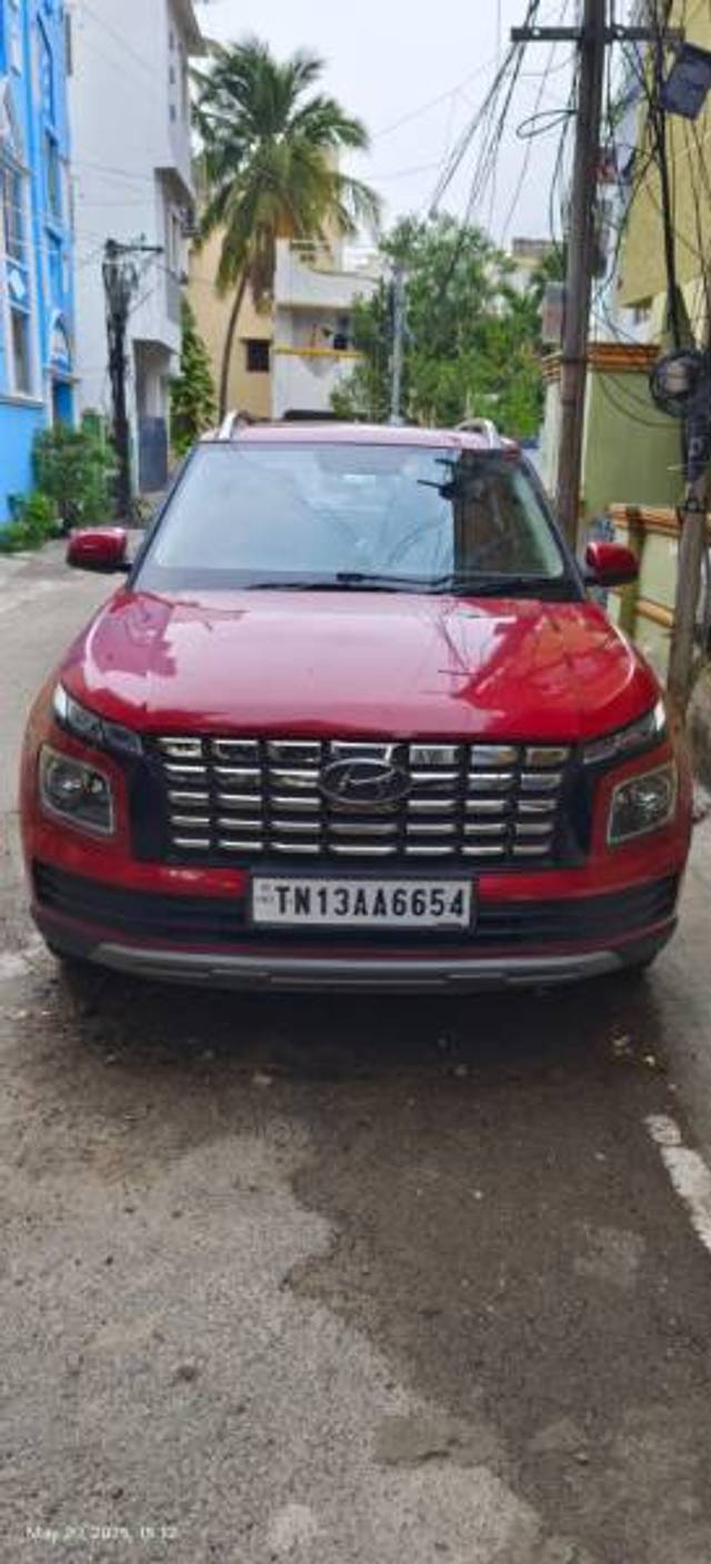 https://images10.gaadi.com/usedgaadi-sellcar/UsedCar/e5f0f9a4a/c52c5dd9-b5c3-4fd6-8eb7-77a6b34dd757.jpg?imwidth=6400