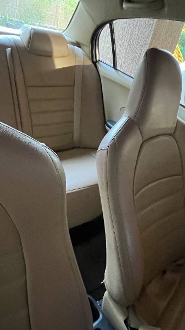 https://images10.gaadi.com/usedgaadi-sellcar/UsedCar/e5f12278a/c4593410-e715-4f5b-8b7c-ce0c01108bb0.jpeg?imwidth=6402