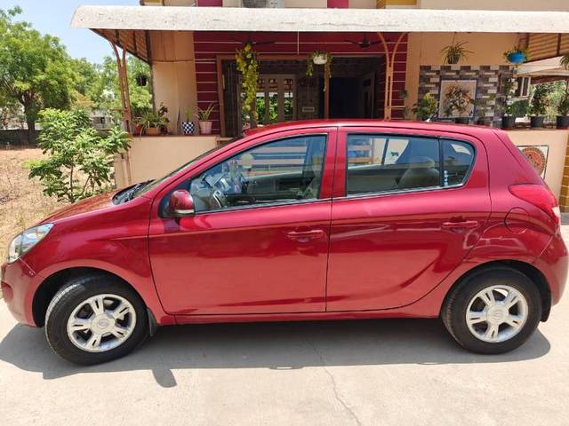 https://images10.gaadi.com/usedgaadi-sellcar/UsedCar/e5f1c8d1a/2cab0520-d2fe-499f-8cb1-143187bbc114.jpg?imwidth=6401
