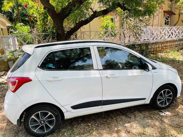 https://images10.gaadi.com/usedgaadi-sellcar/UsedCar/e5f1d178a/3e95a8d5-5c3e-482e-a915-63344b829dc2.jpeg?imwidth=6401