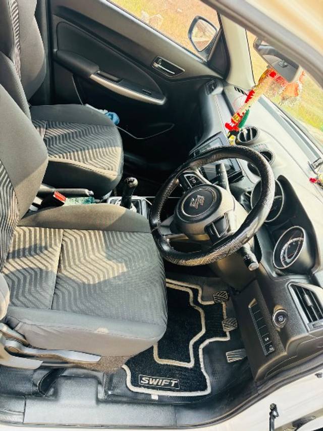https://images10.gaadi.com/usedgaadi-sellcar/UsedCar/e5f1f9fba/0bc0b98e-2f66-4fd7-b1a5-060be85a6286.jpeg?imwidth=6402
