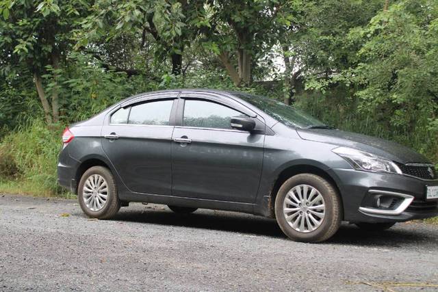 https://images10.gaadi.com/usedgaadi-sellcar/UsedCar/e5f1fb12a/1640379f-fc29-4c9d-a001-1b291885ddc7.JPG?imwidth=6400