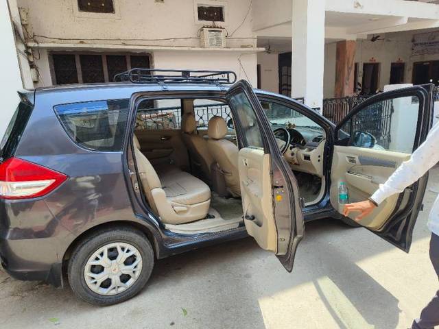 https://images10.gaadi.com/usedgaadi-sellcar/UsedCar/e5f20dcea/f3c5b656-5e1b-4214-8567-13f9ad7a0bd5.jpg?imwidth=6402