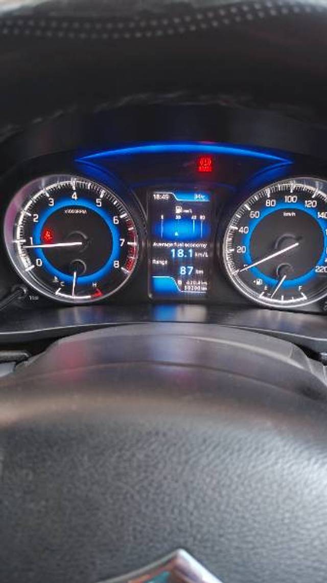 https://images10.gaadi.com/usedgaadi-sellcar/UsedCar/e5f21880a/5630232c-ee9c-4bb0-84dc-852a5e29f0a4.jpg?imwidth=6401