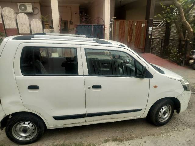 https://images10.gaadi.com/usedgaadi-sellcar/UsedCar/e5f239a3a/068bae36-c0d1-43e7-9c05-2cdebd8fa62b.jpg?imwidth=6401