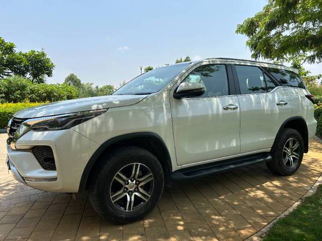 https://images10.gaadi.com/usedgaadi-sellcar/UsedCar/e5f24daea/01b000f4-2108-4d08-b0a5-f9e11b9ba505.JPG?imwidth=6400