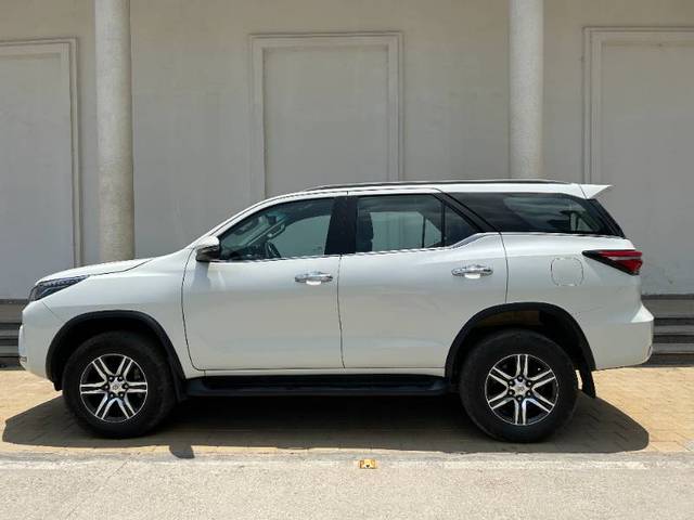 https://images10.gaadi.com/usedgaadi-sellcar/UsedCar/e5f24daea/b40e0377-dc88-42d9-a840-c19d783c5417.JPG?imwidth=6402