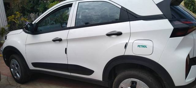https://images10.gaadi.com/usedgaadi-sellcar/UsedCar/e5f287a4a/094ae593-5f46-437e-adcf-6f89adbe5bec.jpg?imwidth=6401