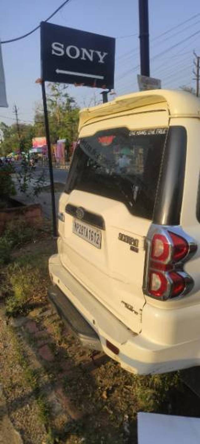 https://images10.gaadi.com/usedgaadi-sellcar/UsedCar/e5f2e104a/94284767-9153-43ca-bbdf-1f54cf16da09.jpeg?imwidth=6401