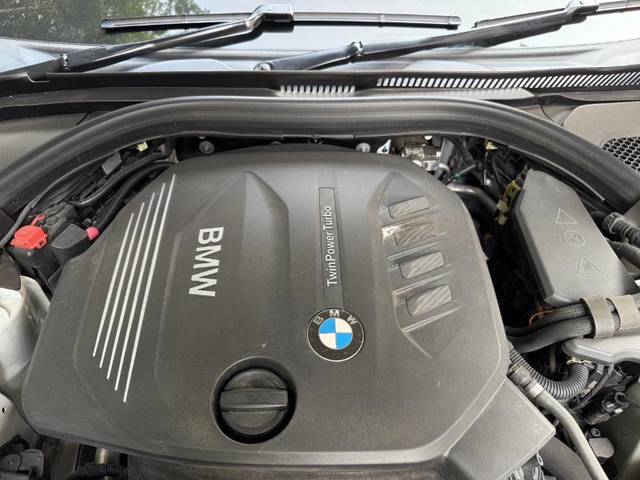 https://images10.gaadi.com/usedgaadi-sellcar/UsedCar/e5f2e757a/81831fa5-43a1-47a9-b635-f50bf540e7bc.jpeg?imwidth=6402