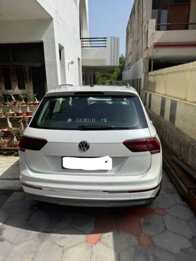 https://images10.gaadi.com/usedgaadi-sellcar/UsedCar/e5f33f94a/900620bb-f62d-4942-ae15-976313480cab.jpeg?imwidth=6400