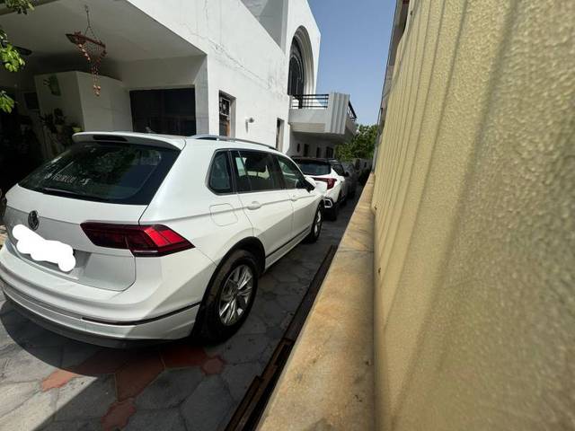 https://images10.gaadi.com/usedgaadi-sellcar/UsedCar/e5f33f94a/cb67d362-7bc4-48a3-84b4-56bc1f79d14a.jpeg?imwidth=6402