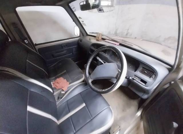 https://images10.gaadi.com/usedgaadi-sellcar/UsedCar/e5f34efaa/6601cf97-a6af-48db-a0a5-ba6482f748e9.jpg?imwidth=6402