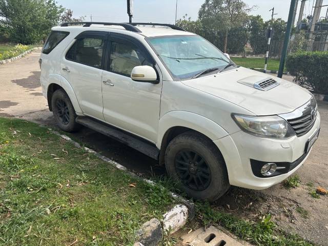 https://images10.gaadi.com/usedgaadi-sellcar/UsedCar/e5f35555a/3a79fae2-8336-4f22-8fd0-1770240cabd4.jpeg?imwidth=6400