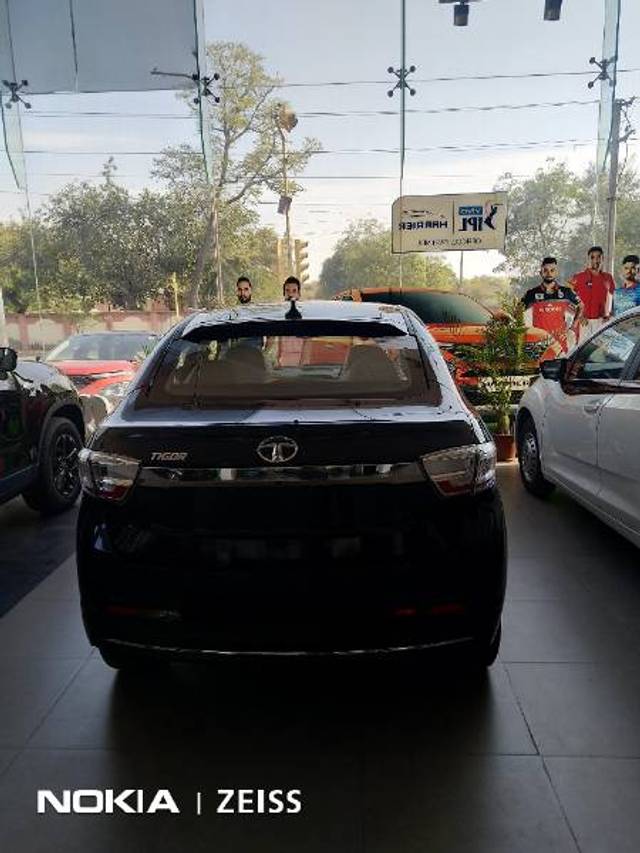 https://images10.gaadi.com/usedgaadi-sellcar/UsedCar/e5f35863a/dcb77af3-0f1f-494b-9ca8-4b1330e70b0a.jpg?imwidth=6401