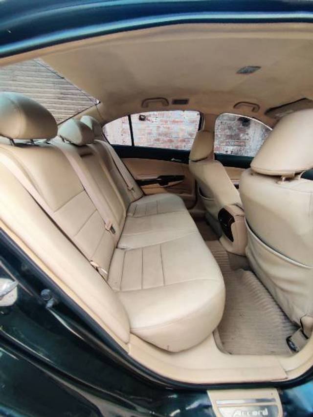 https://images10.gaadi.com/usedgaadi-sellcar/UsedCar/e5f3a5e1a/417cba52-4c9e-416d-97b2-494faa7ee7ce.jpg?imwidth=6402