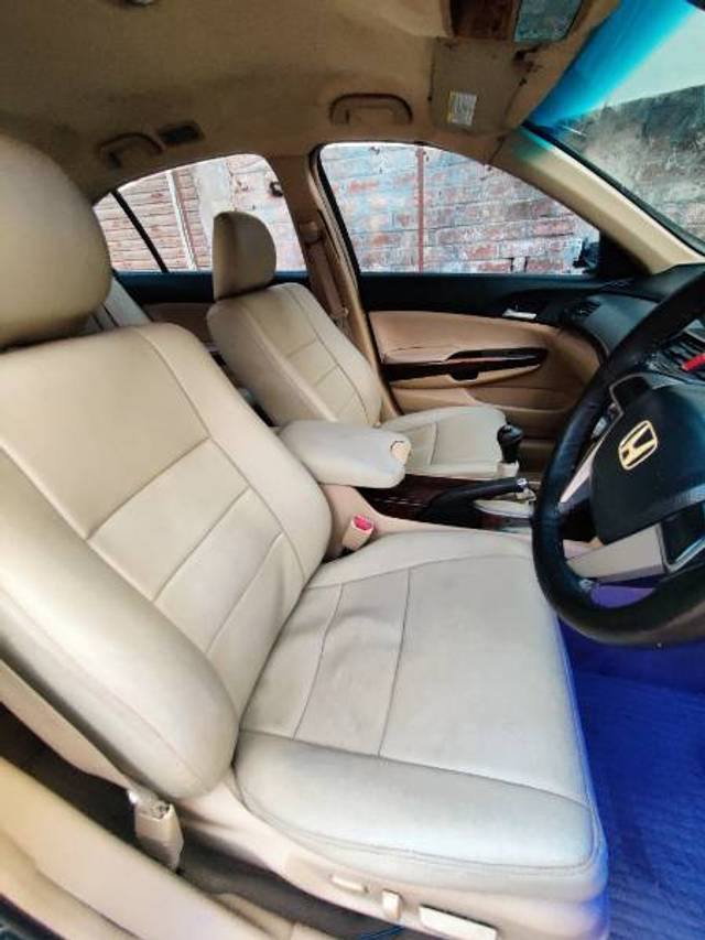 https://images10.gaadi.com/usedgaadi-sellcar/UsedCar/e5f3a5e1a/d8d86de3-7fdd-42d6-9f2d-0865c888abd6.jpg?imwidth=6401