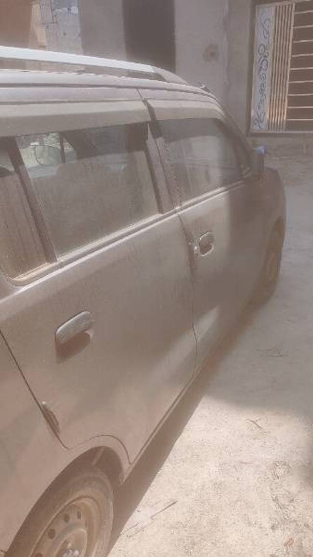 https://images10.gaadi.com/usedgaadi-sellcar/UsedCar/e5f3cdcea/d9b69f3c-9fd1-479f-8685-9f3956c61e26.jpg?imwidth=6402