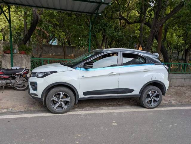 https://images10.gaadi.com/usedgaadi-sellcar/UsedCar/e5f3f06aa/6929c2d0-191e-4ab1-9440-70f83d0a941d.jpeg?imwidth=6402