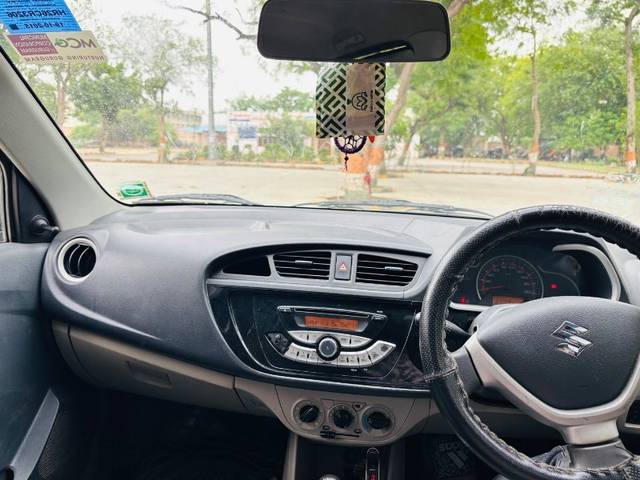 https://images10.gaadi.com/usedgaadi-sellcar/UsedCar/e5f3f360a/d94fc551-28e5-467e-890b-1e3bae124194.jpeg?imwidth=6402