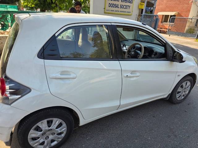 https://images10.gaadi.com/usedgaadi-sellcar/UsedCar/e5f4542aa/fd83e934-89e8-4834-bd36-5dec42915a9a.jpeg?imwidth=6402