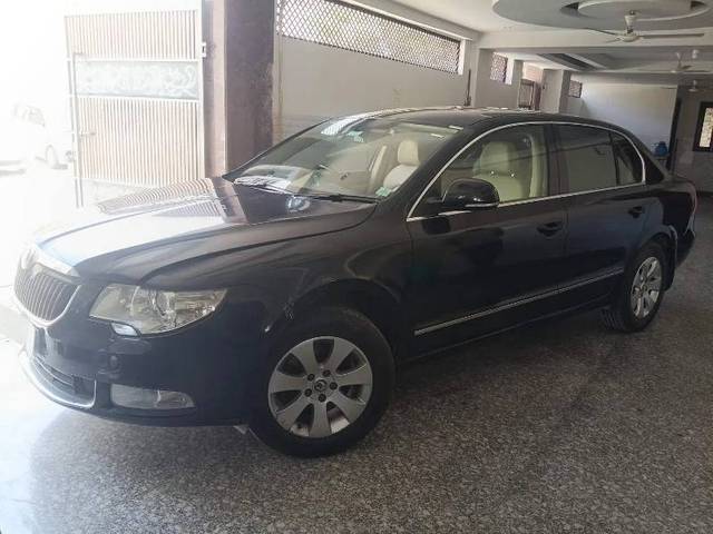 https://images10.gaadi.com/usedgaadi-sellcar/UsedCar/e5f47c9ea/29cda66e-6bca-4945-b9b1-4cb492c85a16.jpeg?imwidth=6400