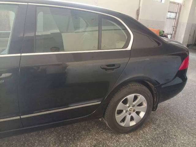 https://images10.gaadi.com/usedgaadi-sellcar/UsedCar/e5f47c9ea/7a41d618-8295-46a0-8722-4b72a5aba45f.jpeg?imwidth=6402