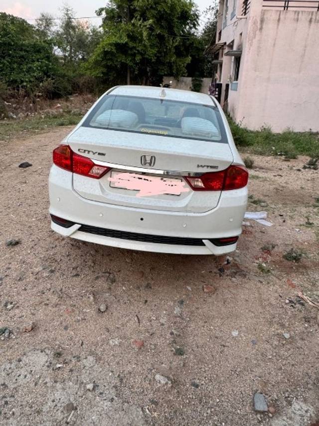 https://images10.gaadi.com/usedgaadi-sellcar/UsedCar/e5f4c6eba/4c136dad-5fd8-4a58-9243-798f878edf73.jpeg?imwidth=6402