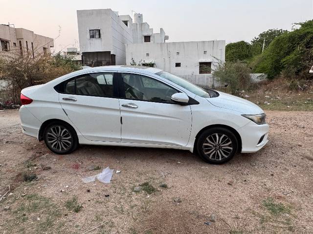 https://images10.gaadi.com/usedgaadi-sellcar/UsedCar/e5f4c6eba/7acc55ea-a29a-4eba-a2a3-416b7931e4ec.jpeg?imwidth=6401