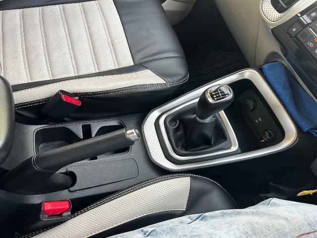 https://images10.gaadi.com/usedgaadi-sellcar/UsedCar/e5f53ff4a/a3348b40-96f6-4db2-b3ec-eed0fdb0e47e.jpeg?imwidth=6402
