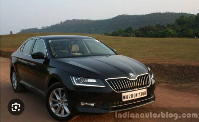 https://images10.gaadi.com/usedgaadi-sellcar/UsedCar/e5f5479fa/94990e42-0eef-4d9b-9a8a-bbe5d61149be.jpg?imwidth=6400