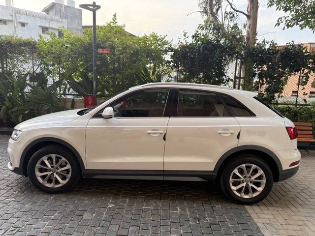 https://images10.gaadi.com/usedgaadi-sellcar/UsedCar/e5f594a7a/530980d5-2000-4465-b31b-53c16e2c44b6.jpeg?imwidth=6402