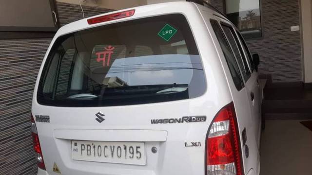 https://images10.gaadi.com/usedgaadi-sellcar/UsedCar/e5f5e700a/d10c765e-86fb-4eba-8924-dae3ab6499f3.jpg?imwidth=6400