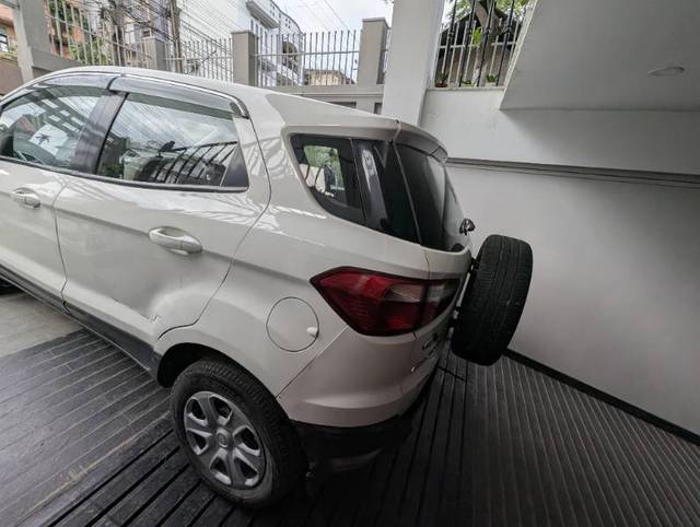 https://images10.gaadi.com/usedgaadi-sellcar/UsedCar/e5f5f592a/702f0ea3-3d37-42ad-869b-54d069bfb5d1.jpg?imwidth=6402