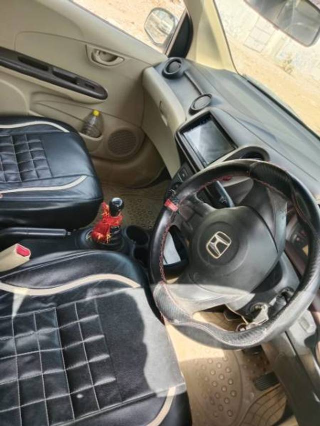 https://images10.gaadi.com/usedgaadi-sellcar/UsedCar/e5f62f63a/0a345e58-bd39-4d0b-bc0b-d7d4954c99ab.jpg?imwidth=6402