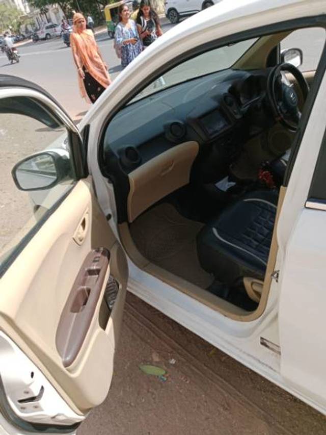 https://images10.gaadi.com/usedgaadi-sellcar/UsedCar/e5f62f63a/31e2f48f-6c29-4b80-966a-e32f3ddf2863.jpg?imwidth=6401