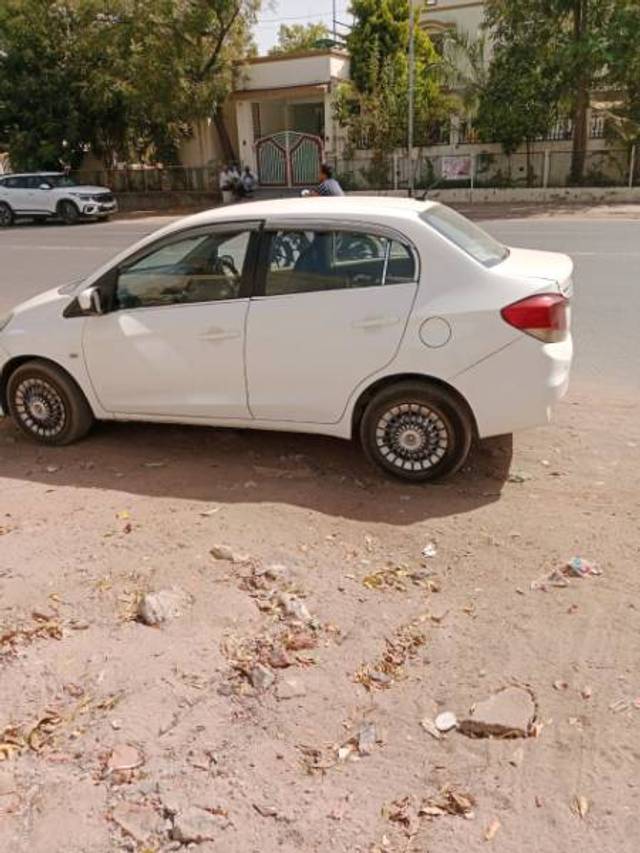 https://images10.gaadi.com/usedgaadi-sellcar/UsedCar/e5f62f63a/fd26d5ea-05d4-426f-8b9d-f493360ef406.jpg?imwidth=6400