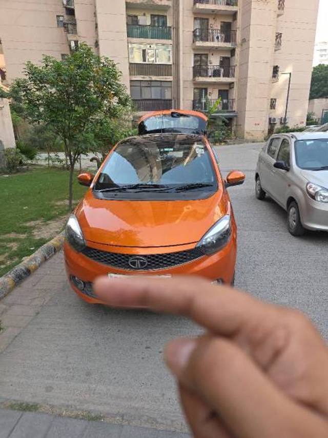 https://images10.gaadi.com/usedgaadi-sellcar/UsedCar/e5f64435a/86987c38-1614-45eb-a40b-35c7c17d3fa4.jpg?imwidth=6400