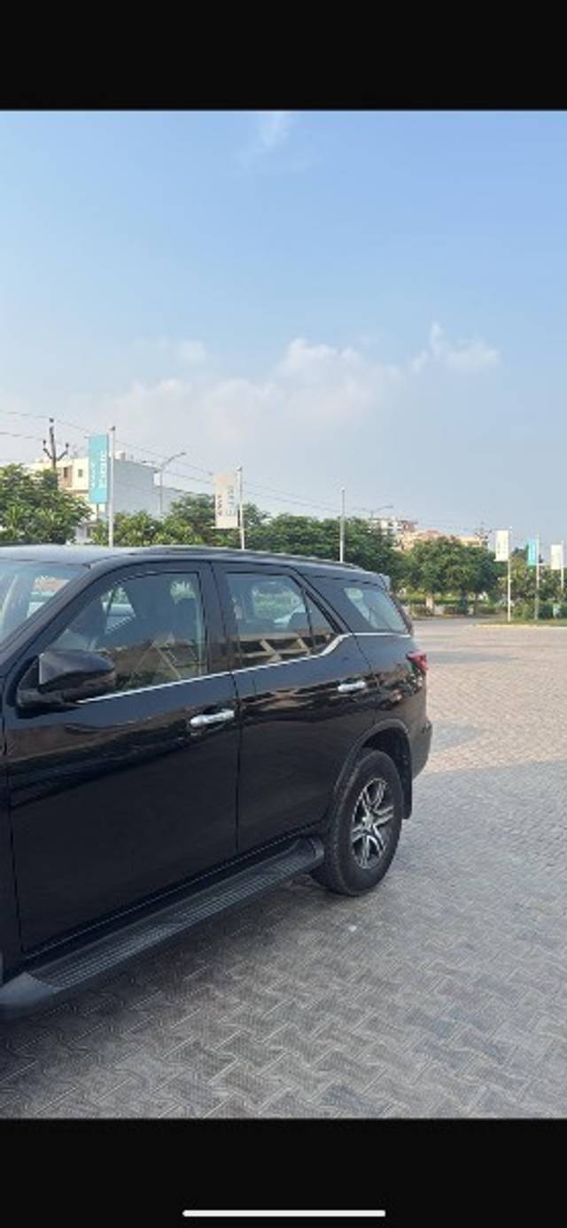 https://images10.gaadi.com/usedgaadi-sellcar/UsedCar/e5f6af2ea/689f8074-87d9-4eb1-ba9e-761df6ed8e93.png?imwidth=6400