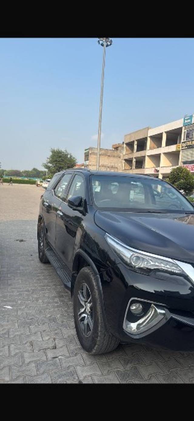 https://images10.gaadi.com/usedgaadi-sellcar/UsedCar/e5f6af2ea/d1ce7ad6-b8ed-48c7-8ad8-d05a6209aaee.png?imwidth=6401