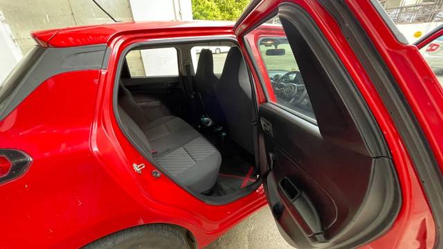 https://images10.gaadi.com/usedgaadi-sellcar/UsedCar/e5f6b49ba/a8ecf043-a153-4a9b-b8ca-fb1fdcb49258.jpeg?imwidth=6402
