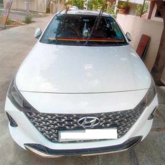 https://images10.gaadi.com/usedgaadi-sellcar/UsedCar/e5f6b7b8a/5ca60d8f-f695-48c9-8670-96ac932102f6.jpg?imwidth=6400