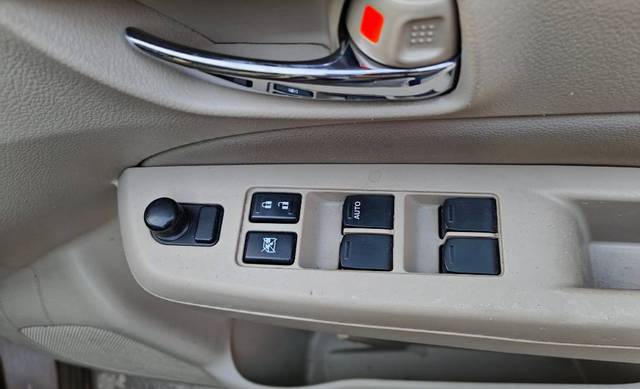 https://images10.gaadi.com/usedgaadi-sellcar/UsedCar/e5f6ba6fa/f1146f35-76db-4cdb-b8ae-a61a1b654f0c.jpg?imwidth=6402