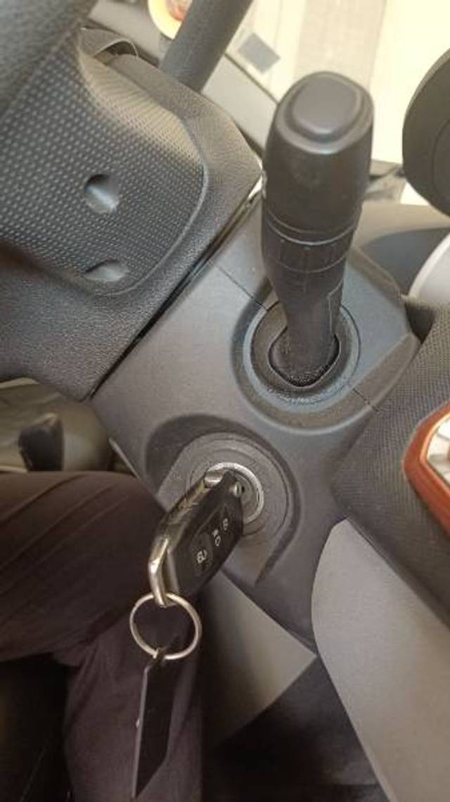 https://images10.gaadi.com/usedgaadi-sellcar/UsedCar/e5f709aea/4d3e0be1-f590-4705-b2b9-80f91ecc4128.jpg?imwidth=6402