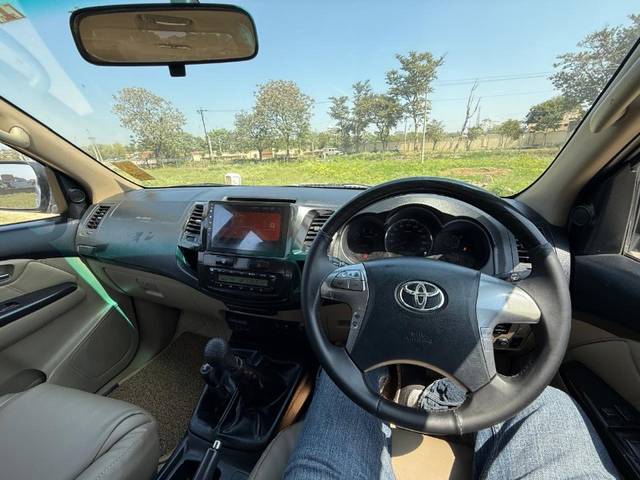 https://images10.gaadi.com/usedgaadi-sellcar/UsedCar/e5f739bfa/49f05a03-9f78-43d9-a8a7-311e36902b19.jpeg?imwidth=6401