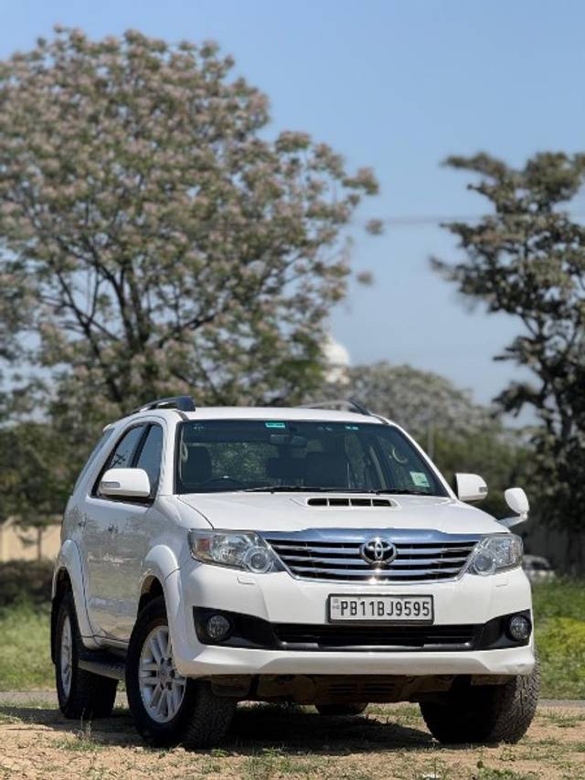 https://images10.gaadi.com/usedgaadi-sellcar/UsedCar/e5f739bfa/90cd38e8-8984-4800-a4b5-6c5e0c5c08dd.jpeg?imwidth=6400