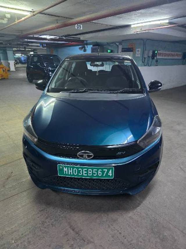 https://images10.gaadi.com/usedgaadi-sellcar/UsedCar/e5f73cffa/3cd017fd-f9bd-467e-b2b9-78473a468bef.jpg?imwidth=6400
